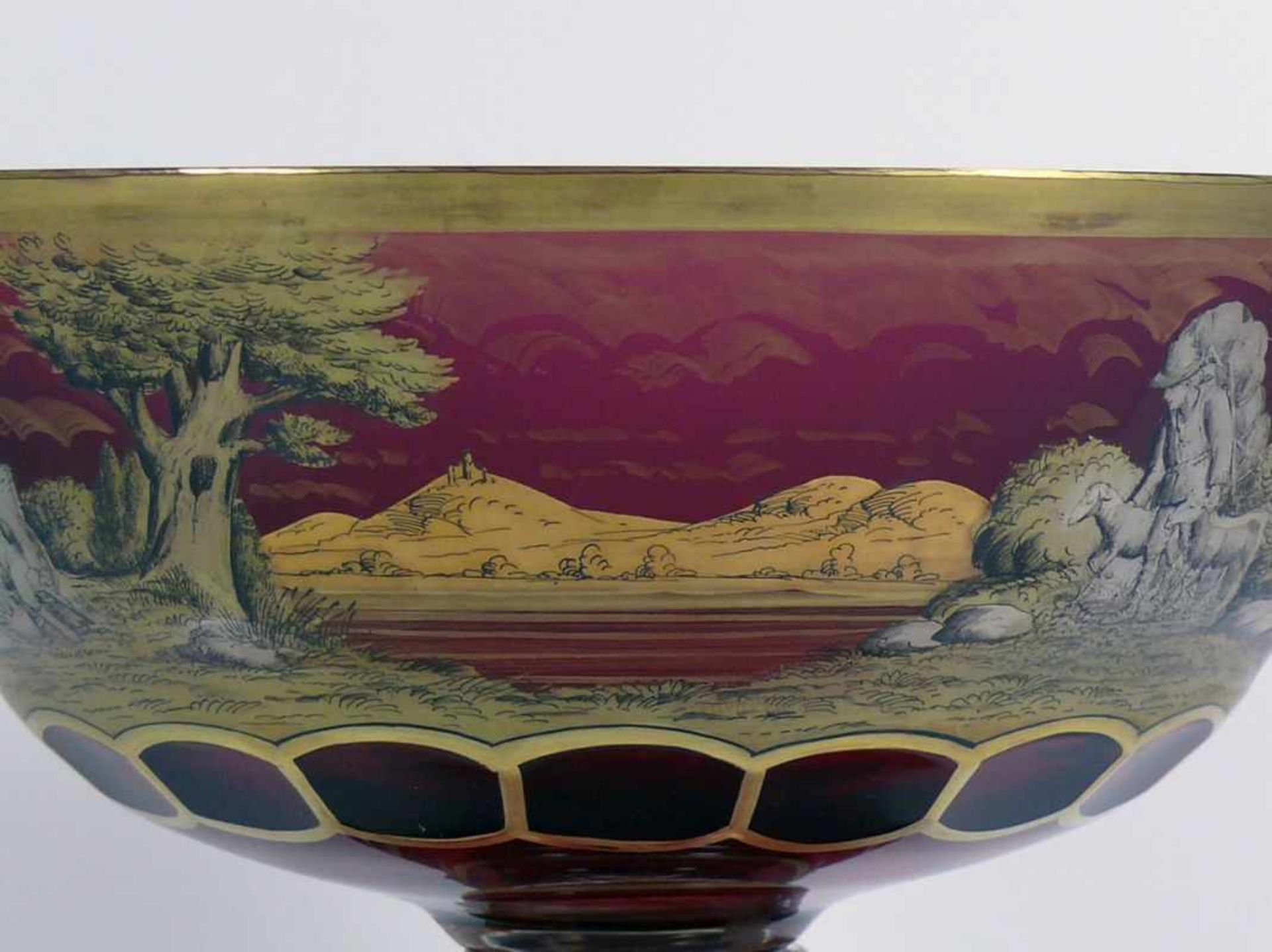 Aufsatzschale (Böhmen, 20.Jh.) dickwandiges, hellrot gefärbtes Kristallglas; auf Schalenrand - Bild 2 aus 6