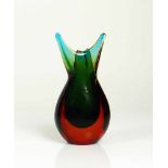 MURANO-Vase dickwandiges Klarglas, mehrfarbig unterfangen; Wandung mit altem Aufkleber; H: 16 cm
