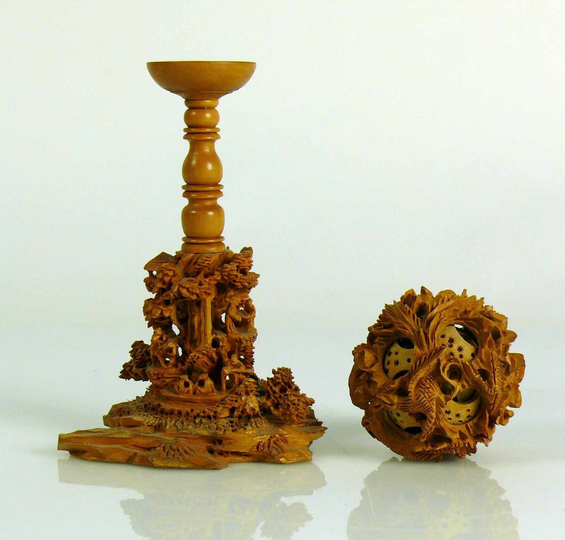 Wunderkugel auf landschaftverziertem Sockel; Holz geschnitzt; Schaft mit gemuldetem Teller; mehrfach - Bild 8 aus 8