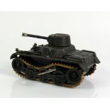 Panzer (GAMA, vor 1945) "GAMA TANK", so bezeichnet auf dunkeloliv farbenem Grund; Originalschlüssel,