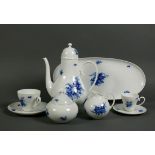 Kaffee-, Tee- und Mokkaservice (Rosenthal, 20.Jh.) blauer Blütendekor; bestehend aus: Kaffeekanne,