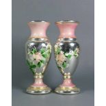 Paar Bauernsilber-Vasen (19.Jh.) farbige Blütenmalerei mit rosafarben abgesetztem Hals und Sockel;