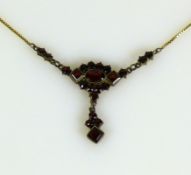 Granatcollier an 14ct GG-Halskette; Gesamtgew.: 6 g;