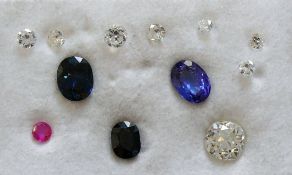 Edelstein-Set ungefasste Steine; bestehend aus: 1 Altschliff-Diamant von ca. 1,50ct, W/leicht