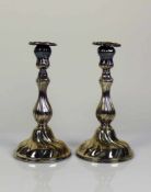 Paar Kerzenleuchter Deutsch, Silber 800; gefüllter Boden; H: je 23 cm; Bruttogewicht: 1256g