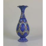 Cloisonné-Vase kegelförmiger Korpus auf eingezogenem runden Stand; nach oben tailliert; farbiger