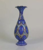 Cloisonné-Vase kegelförmiger Korpus auf eingezogenem runden Stand; nach oben tailliert; farbiger