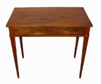 Tisch (19./20.Jh.) im Louis Seize Stil; rechteckige Form mit kannelierten hohen Spitzbeinen; 1