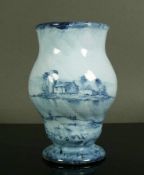 Emile Gallé-Vase (um 1900) Fayence; hellgrau-blaue Zinnglasur; umlaufender Landschaftsdekor;