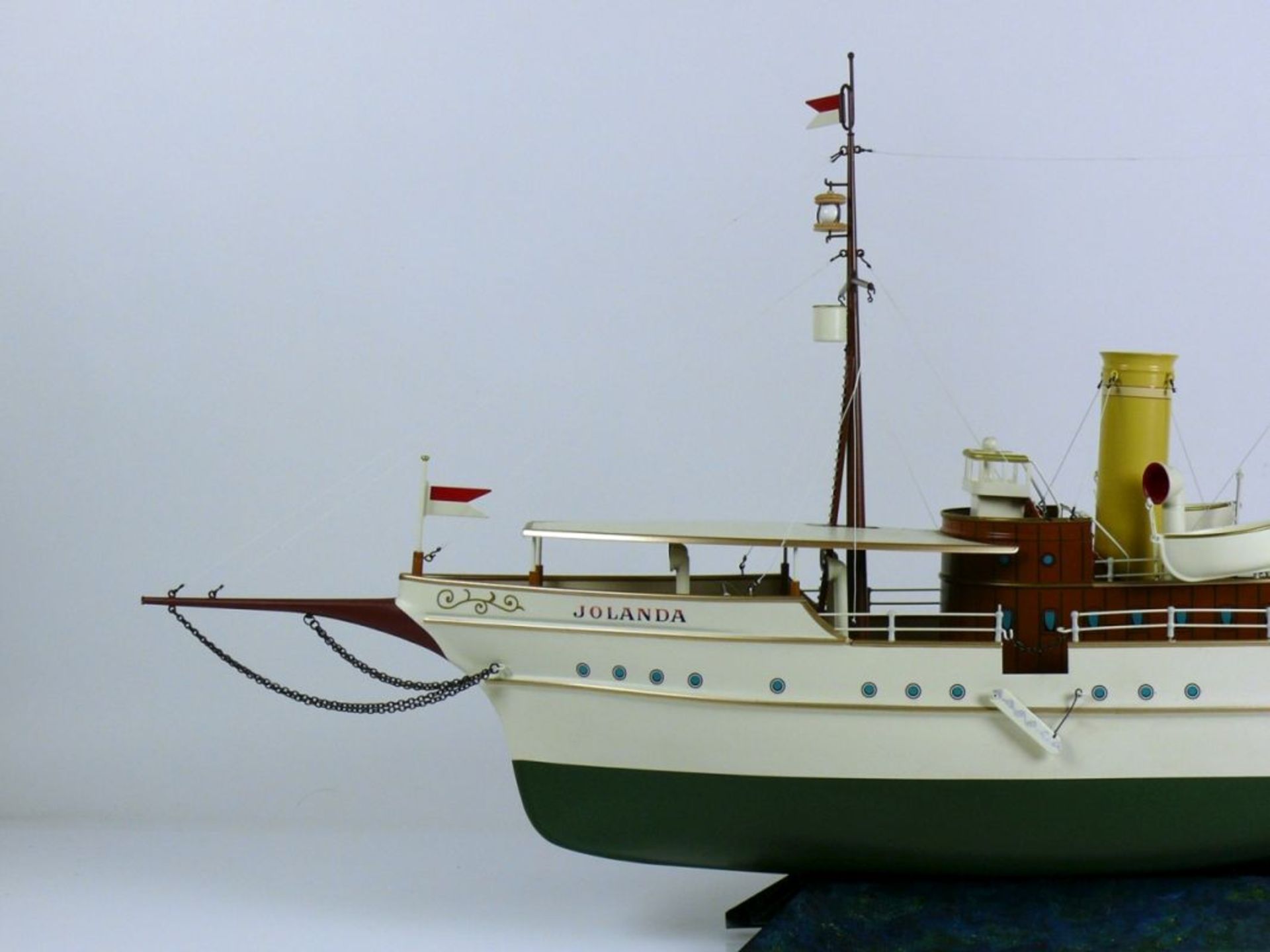 MÄRKLIN-Schiff "JOLANDA" (2.H.20.Jh.) farbig lackiertes Blech; auf Gestell mit Rollen; - Bild 2 aus 4