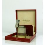 Dupont-Feuerzeug Silber; Herren; mit Papieren (Ankaufbeleg etc.) in Originalbox; neu zu befüllen;