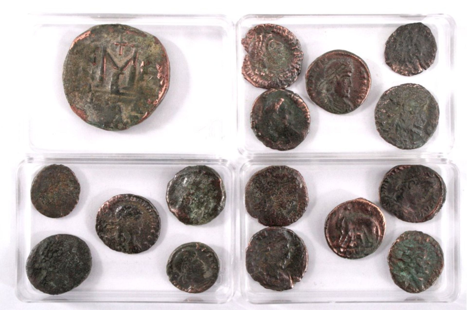 Römische und Byzantinische Bronze-Münzeninsgesamt 16 Stück15x römische Münzen, ca. D- 1,4 cm bis 1,7