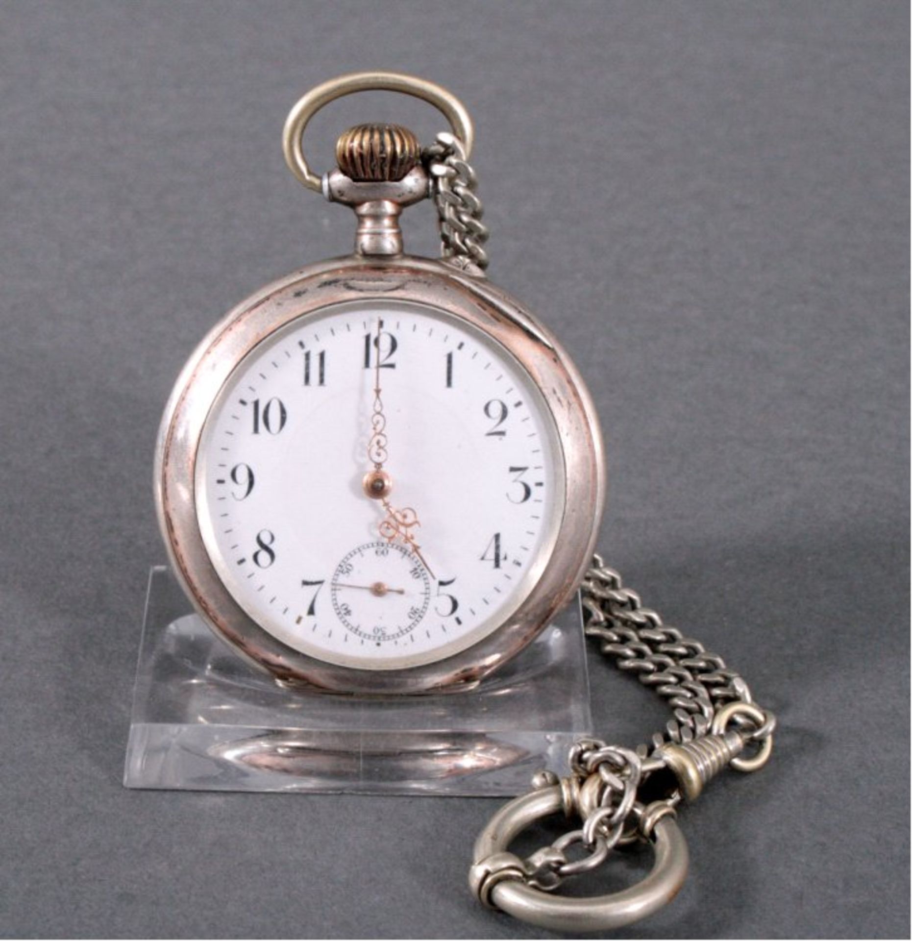 Silberne Herrentaschenuhr um 1900Weißes Emailzifferblatt mit arabischen Ziffern und kleinerSekunde