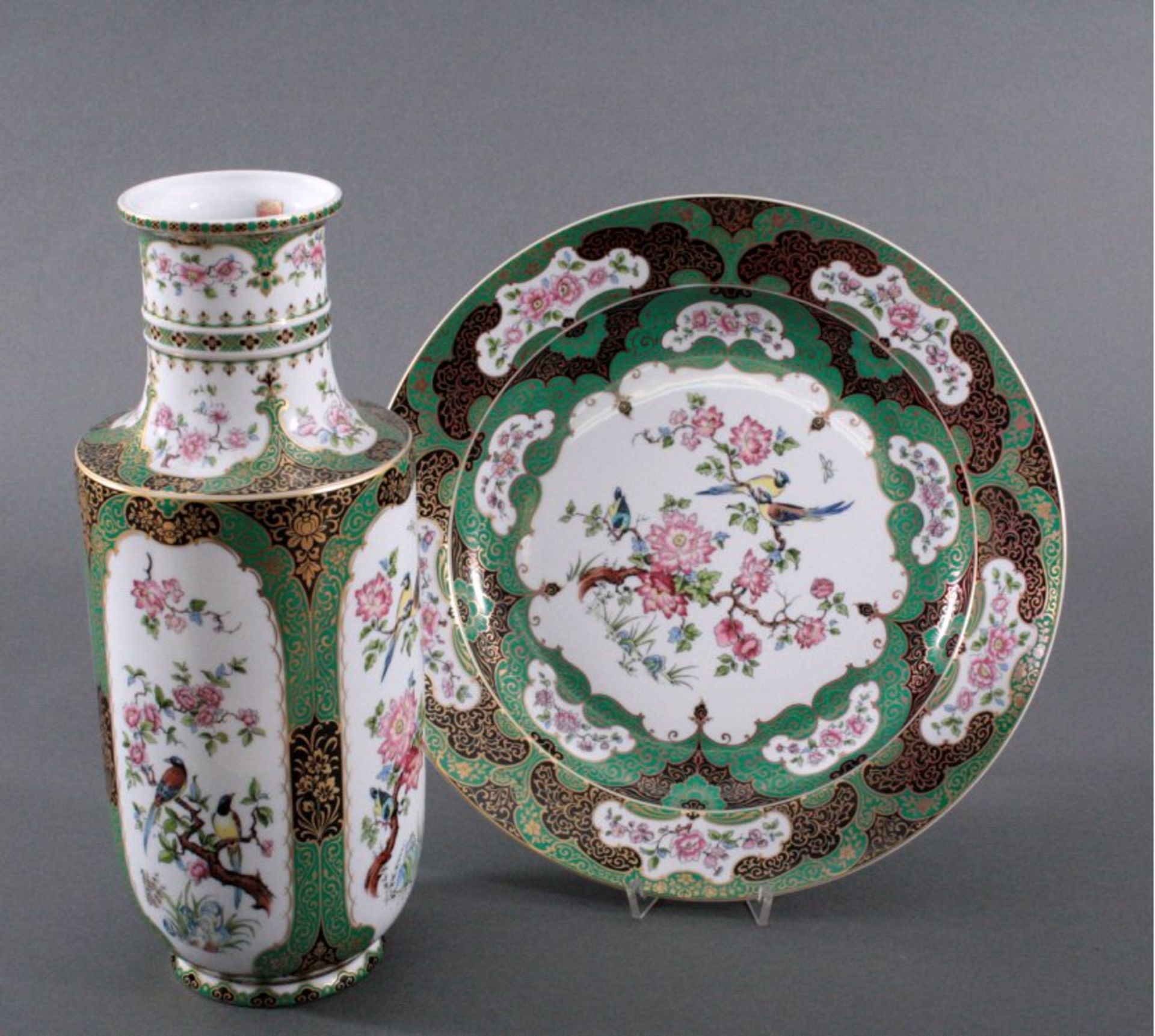 Prunkvolle Vase mit SchaleKaiser Porzellan, handbmemaltes Chinesischen Dekor"Mandschu".Ca. Vase H-