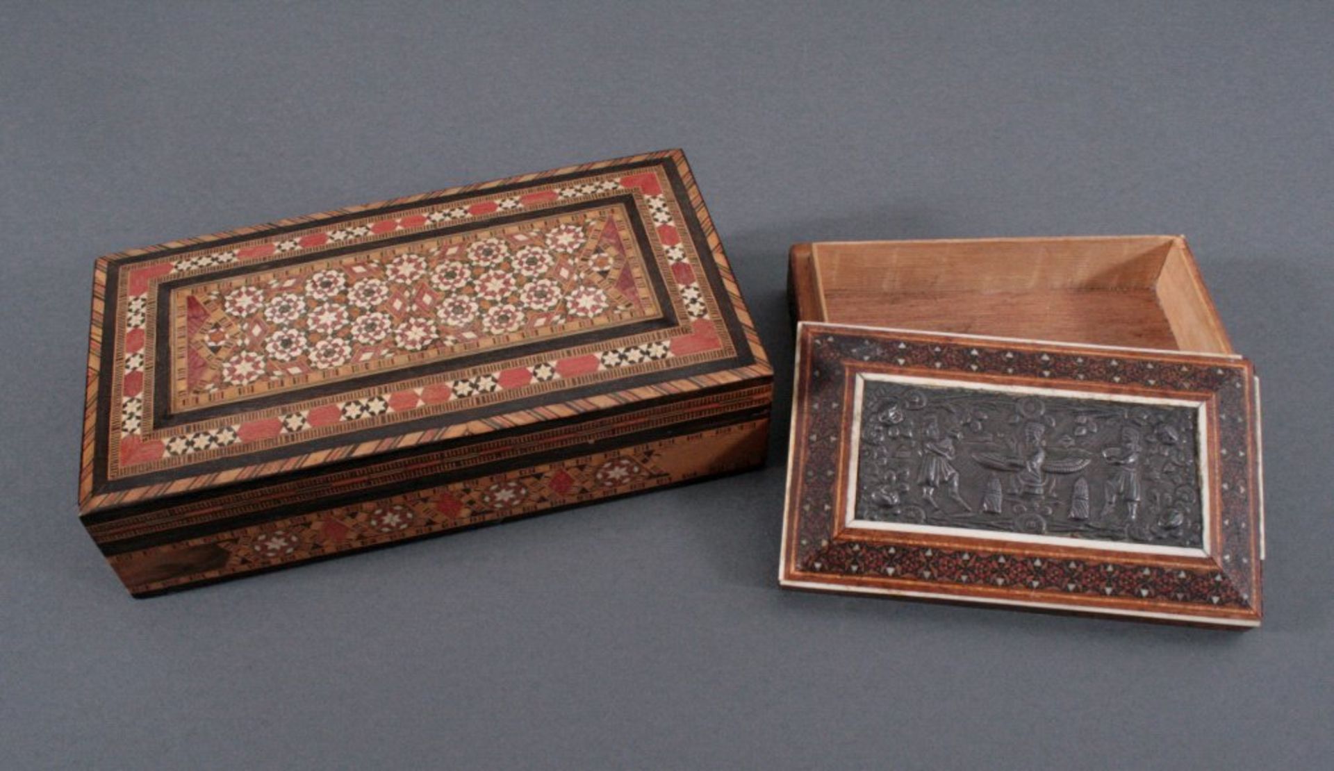 2 Deckelschatullen, Persien um 1900Holzschatullen mit Intarisen, einmal verziert mit