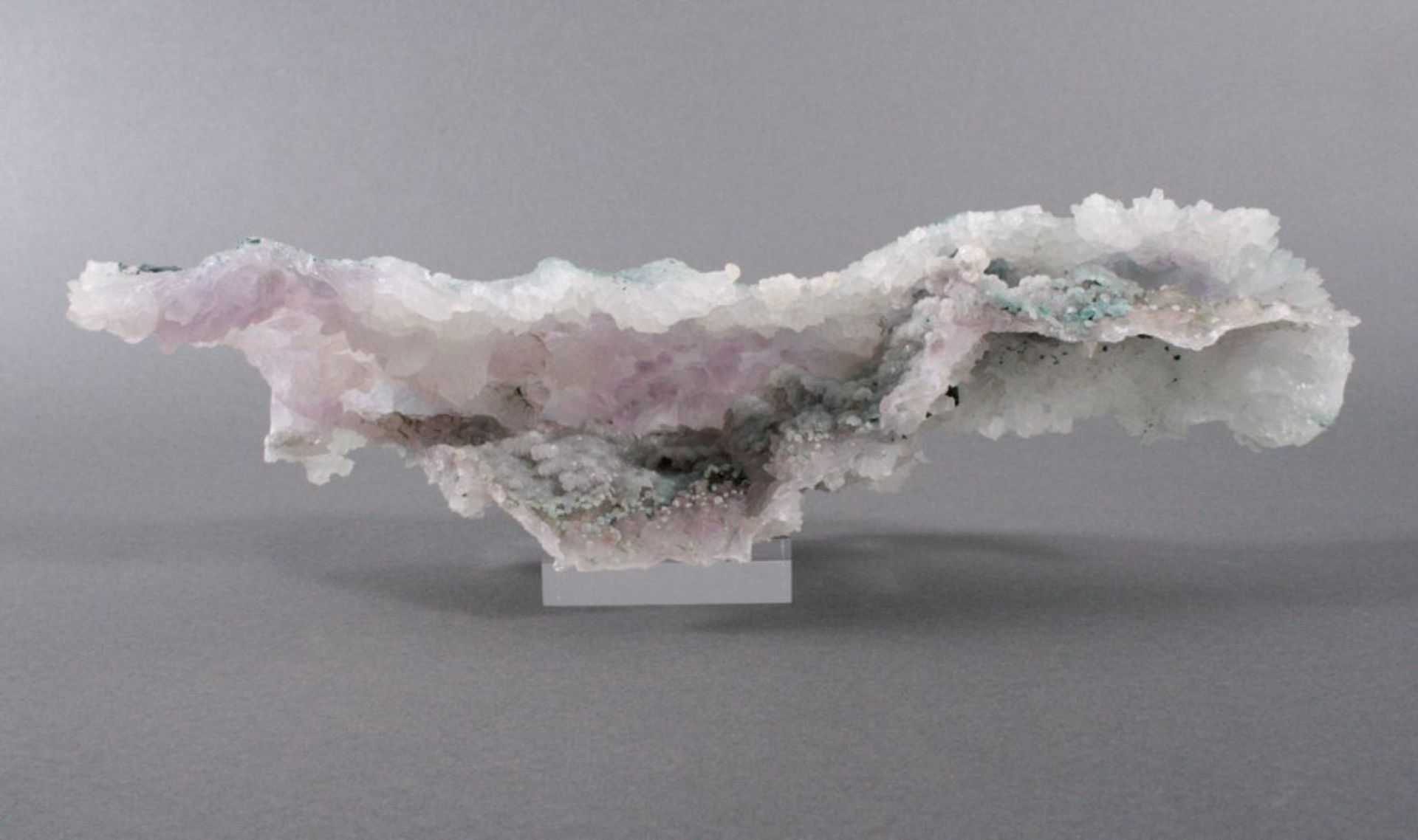 Aussergewöhnliche Amethyst-Druse BrasilienFundort: Minas Gerais BrasilienGewicht:Größe: 39,3 x 10,