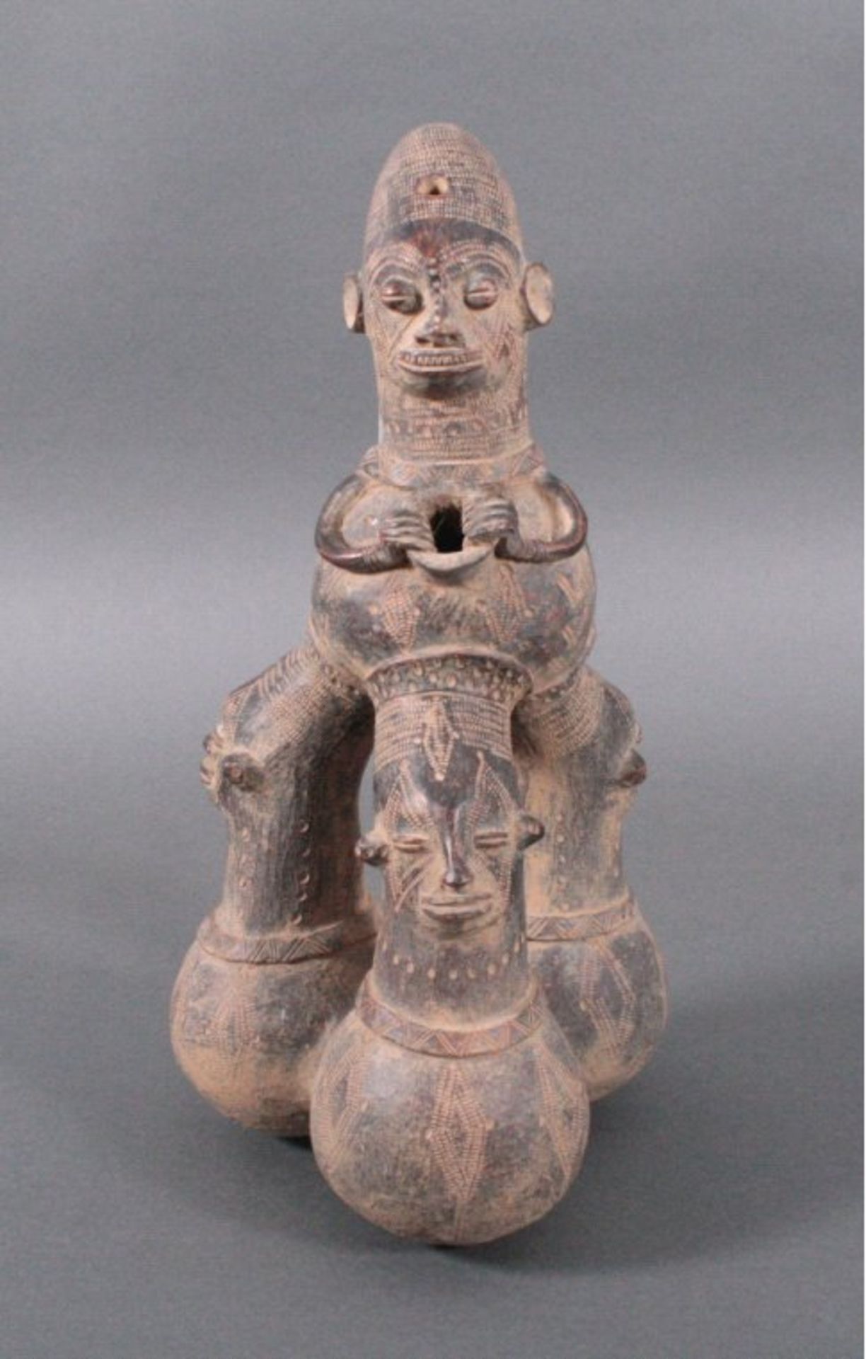 Terrakottafigur mit 4 Janus Köpfen der Koma, GhanaHellbrauner Scherben, dunkelfarben lasiert,