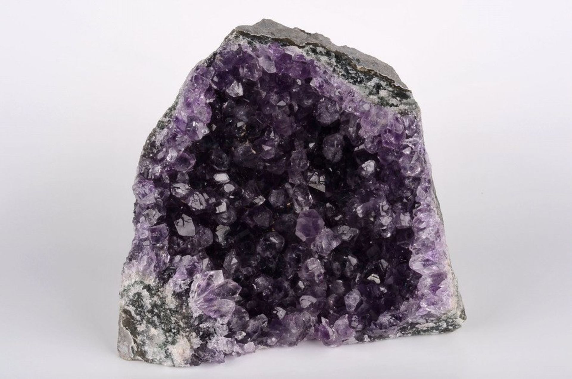 Amethyst Stufe Uruguay 0.46 KgGewicht: 468.00Grösse: 8 x 8.5 x 6 cm