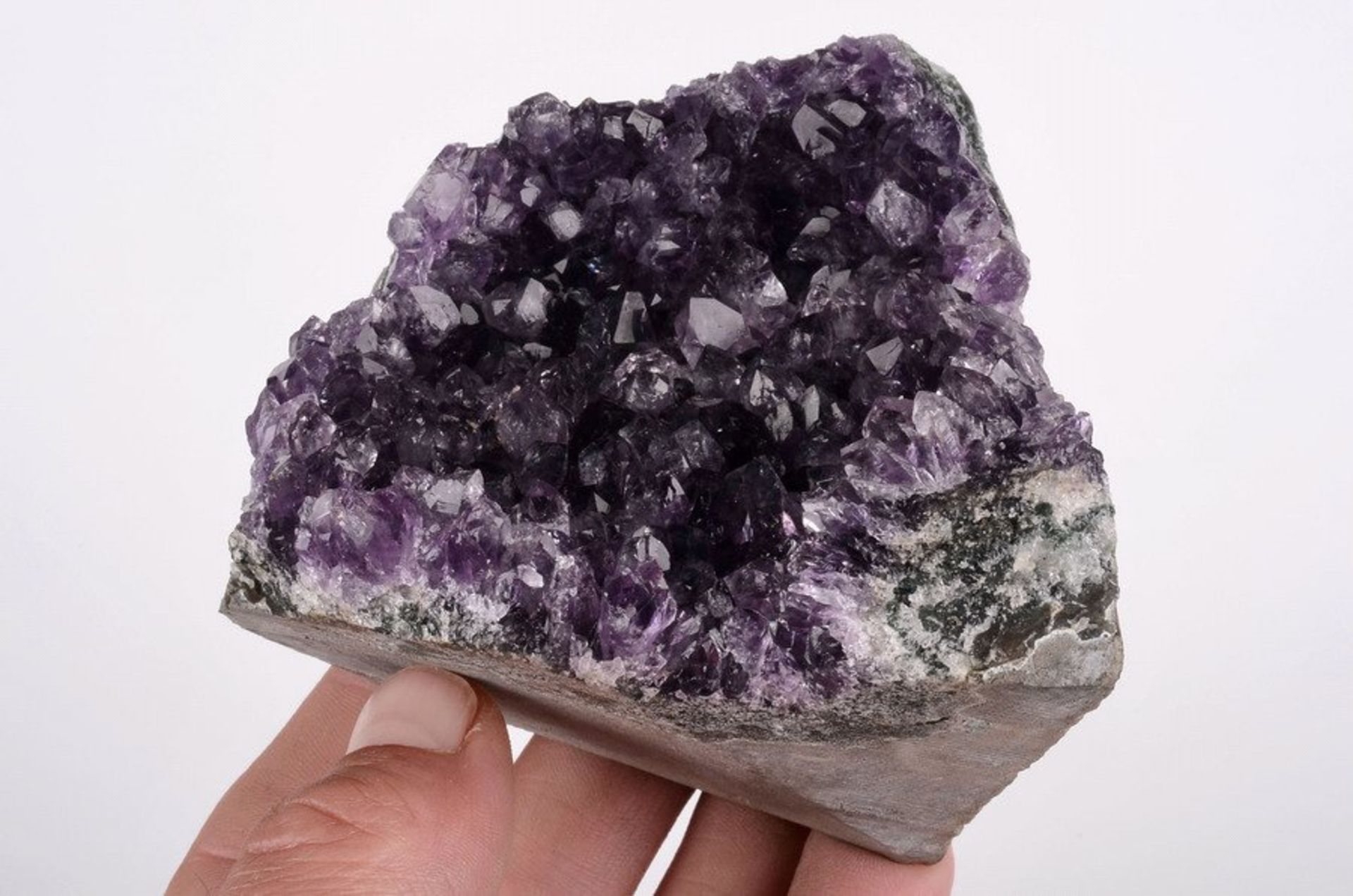 Amethyst Stufe Uruguay 0.46 KgGewicht: 468.00Grösse: 8 x 8.5 x 6 cm - Image 2 of 3