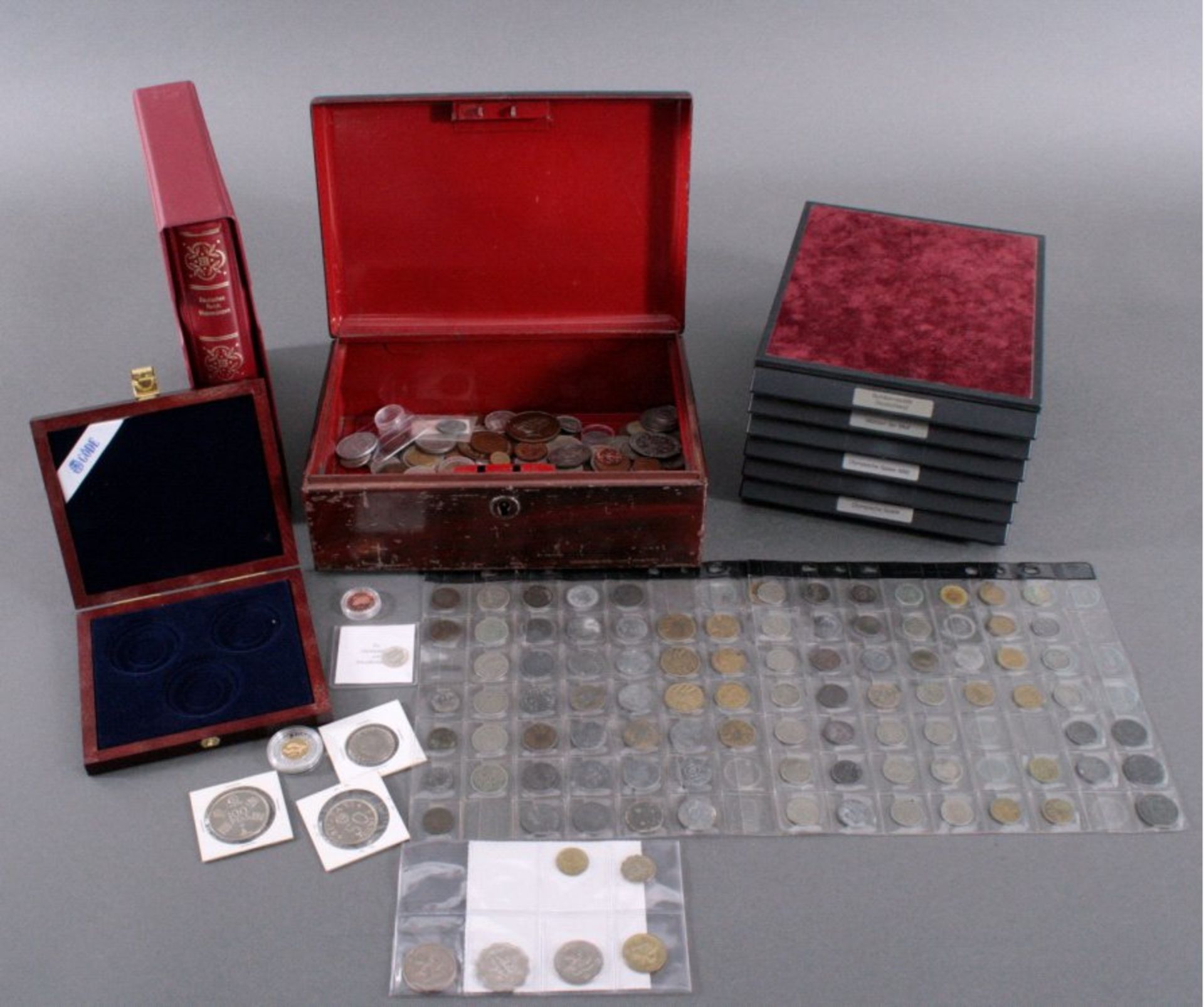 Münzen alle Welt, Schatzkistedarunter 2 $ Canada, Elisabth II., Silber pp.45 x 5 Pfennig,