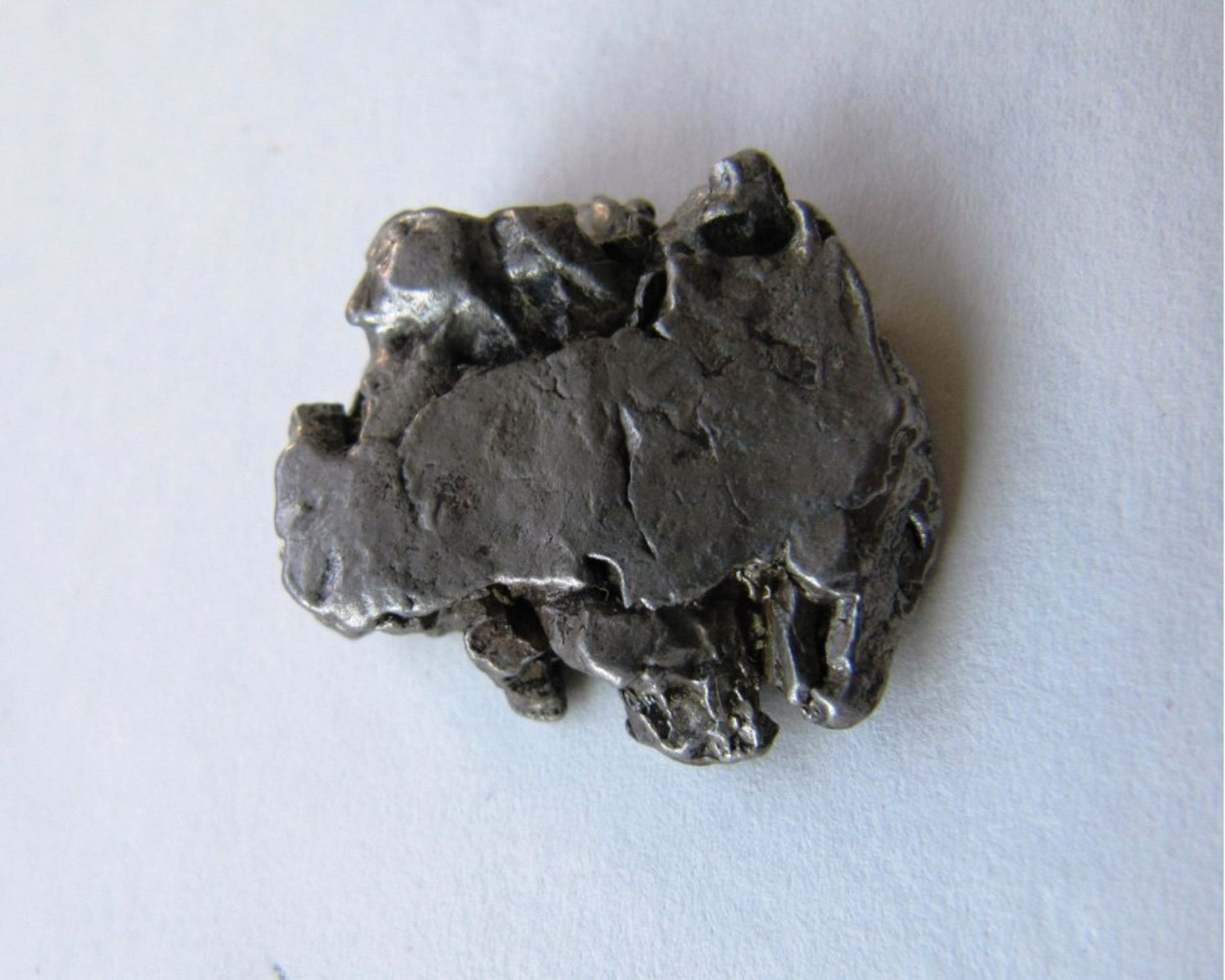 Eisen Meteoriten Campo del CieloGefallen vor ca. 4.000-6.000 JahrenGewicht: 19,8 gKlassifikation: