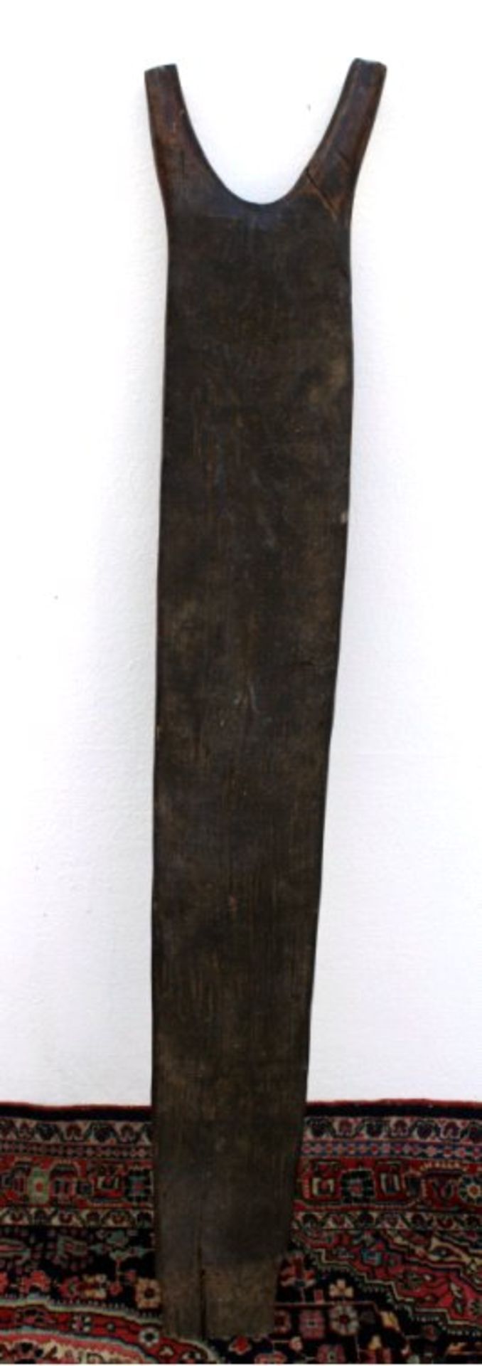 Großer Stützpfosten Dogon Mali, Afrika 1. Hälfte 20. Jh.Beschnitzt mit 4 Figuren und 2 Brüsten, - Bild 3 aus 3