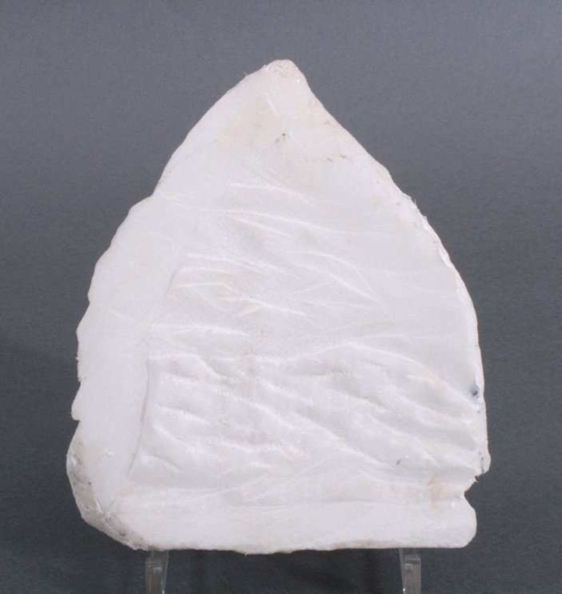 Relief, China 1. Hälfte 20. Jh.Feine Schnitzarbeit aus Alabaster, auf einem Elefantsitzender Buddha, - Bild 2 aus 2