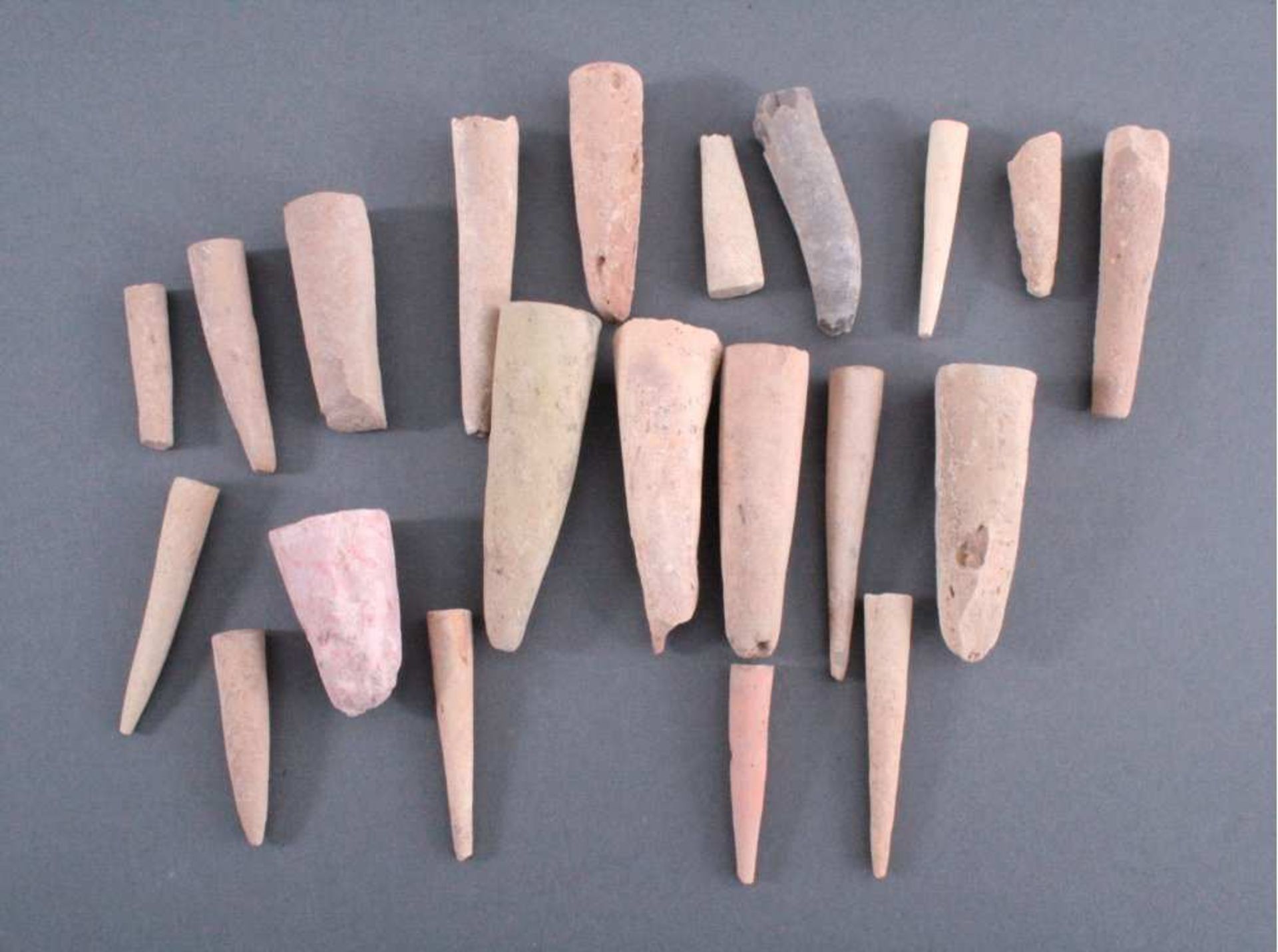 Antike Bauelemente aus Ton für Rundbögen, ca. 2000 vor Chr.21 Stück in den Größen 4 bis 10 cm