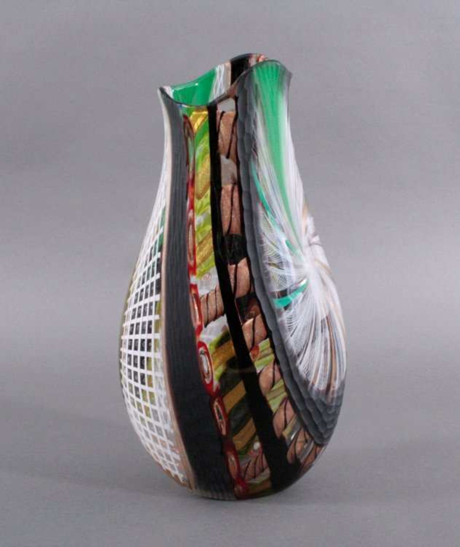 Luca Vidal (Glasmeister geb. 1976 in Venedig)Vielfarbig eingeschmolzenes Glas, stellenweise