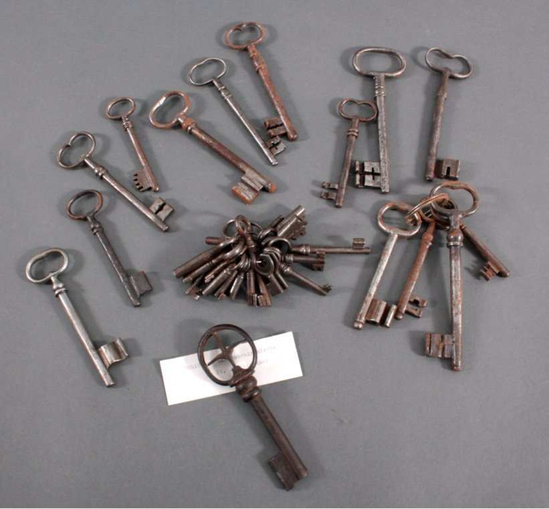 Sammlung von 34 Schlüsseln aus dem 18./19. JahrhundertDabei auch der Schlüssel zur Joachimskirche in