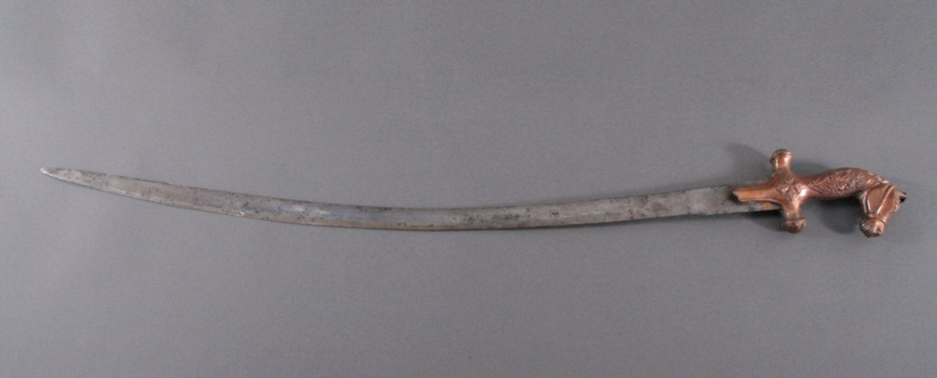 Indisches Schwert um 1900, (Talwar)Klinge aus geschmiedetem Eisen, Kupfergriff in Form