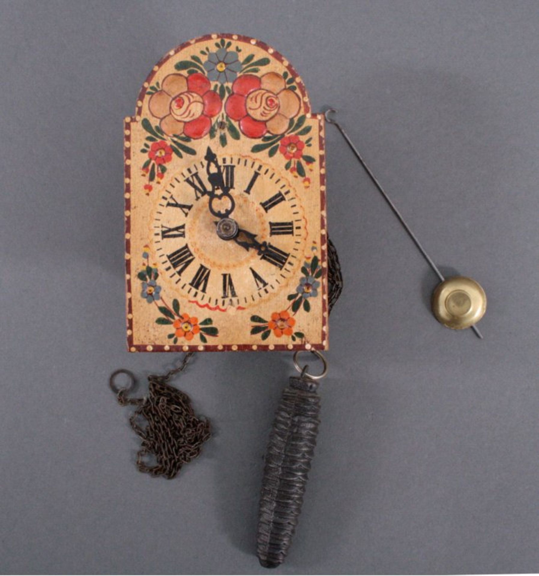 Kleine Schilderuhr, Schwarzwald 19. Jh.Floral bemaltes Uhrenschild mit römischen Ziffern,1-