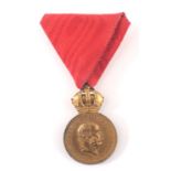 Militär-Verdienstmedaille (Österreich), Signum LaudisRunde Medaille die von der Kaiserkrone überhöht