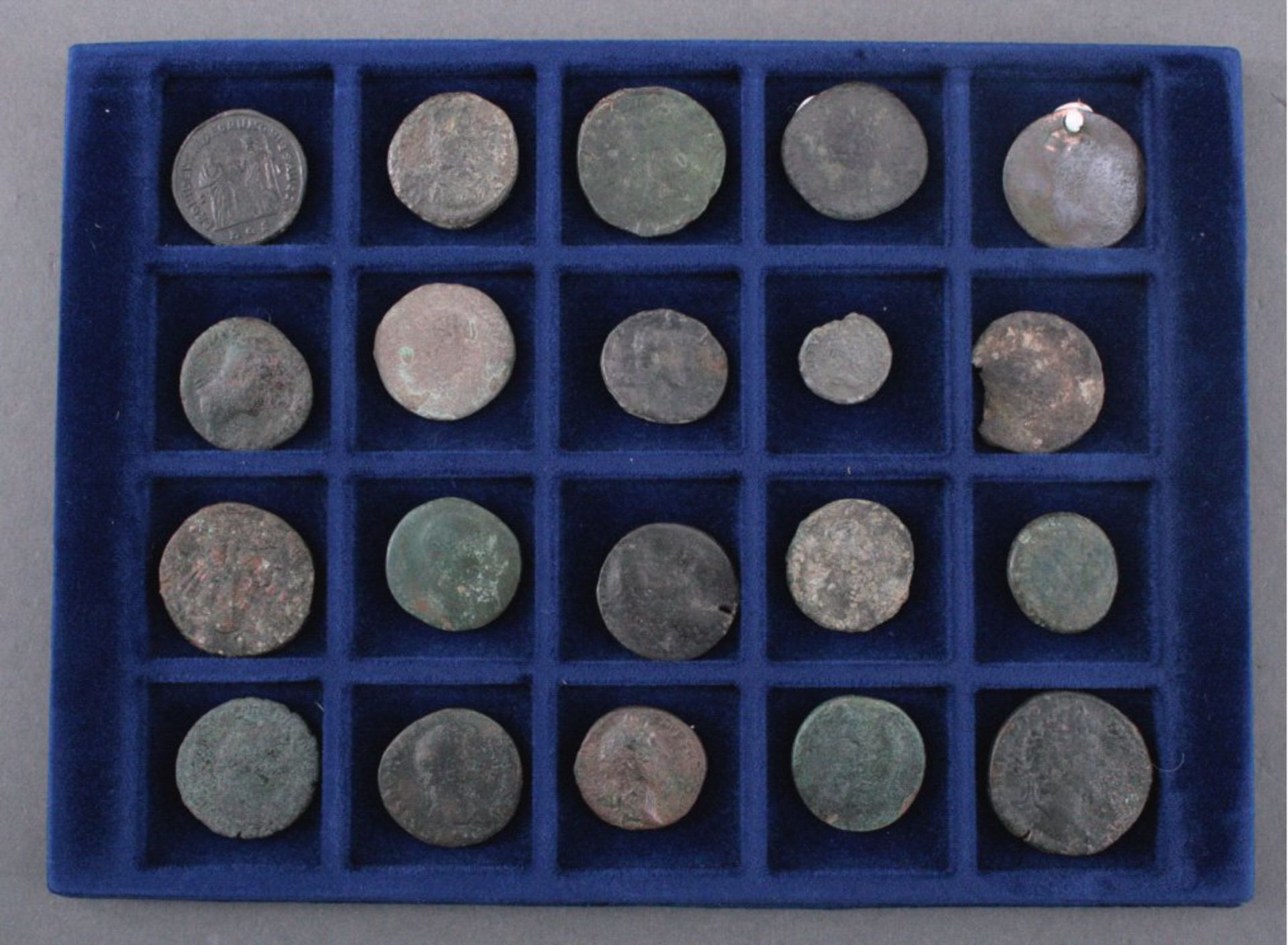 Römische Groß-Münzen20 Stück, aus alter Sammlung, ungereinigt, u.a.Sesterzen,... hoher