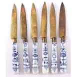 6 Rheingold Obstmesser mit PorzellangriffEnde 19. Jahrhundert, Klinge aus Stahlbronze, gemarkt"