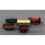 Hornby, Lok (alt), rot mit Tender + 3 Wagen, Spur 0Die drei Wagen sind neu, Tender mit der