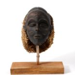 Holzmaske, Tschokwe, Kongo/Zaire, 1. Hälfte 20. Jh.Gesichtsmaske, dünnwandige, sehr