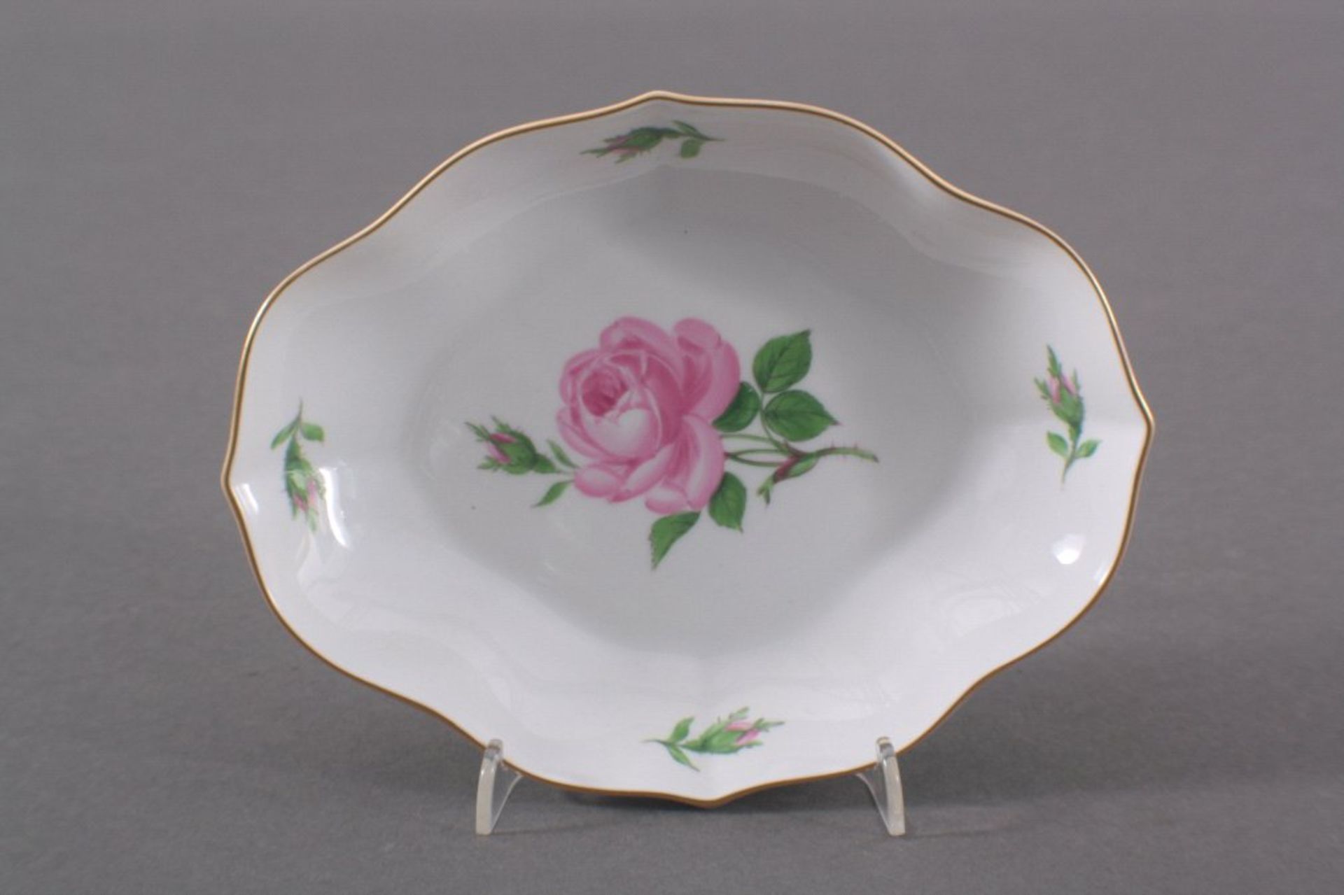 Anbietschale, Meissen, PorzellanBlumendekor, um 1970, Nummer 02979, Maße ca. 25,5 x 16,5 cm