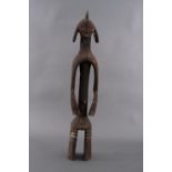 Große Figur der Mumuye, Nordoste Nigeria, 1. Hälfte 20. Jh.Große Figur mit dunkler Patina,