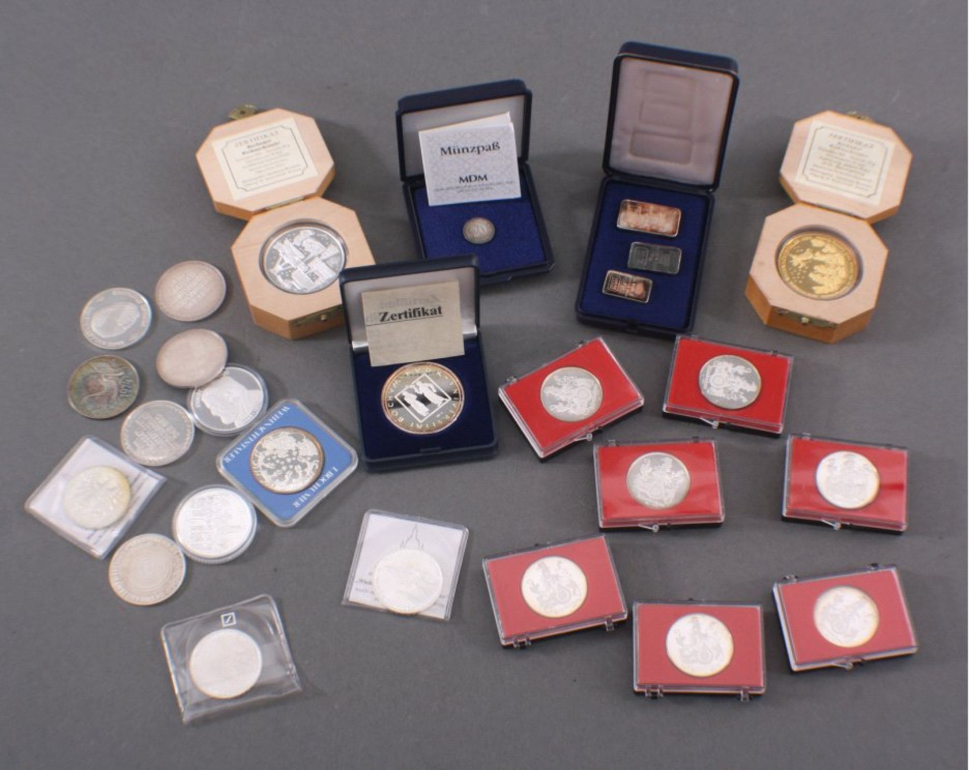 Konvolut Silbermünzen, über 360g!23 Münzen und Medaillen und eine Schatuelle mit Silberbarren(20g,