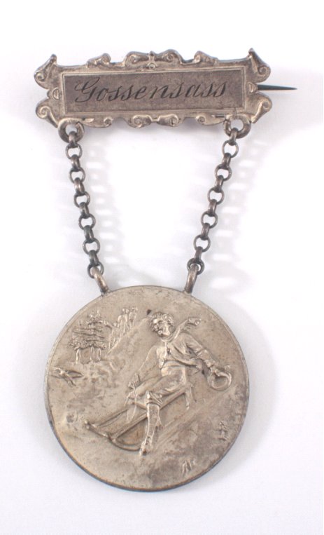 Medaille Gossensass Südtirol, 07/1907Vorderseite zeigt einen Rodler bei der Abfahrt, DieRückseite