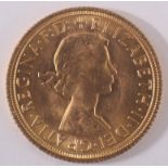Goldmünze, 1 Sovereign, Elizabeth II, 1968Junge Elisabeth II mit Blätterkranz und Haarschleife,