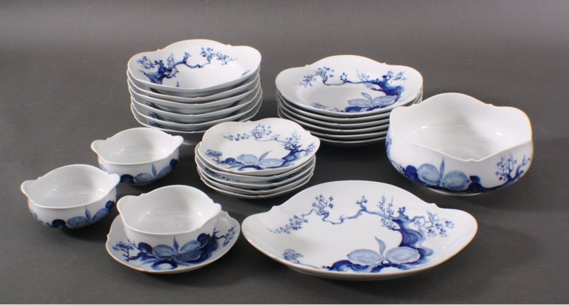 Meissen Service, Blaue Orchidee 23-teilig20. Jahrhundert, Schwertermarke. 6 Suppenteller (II.