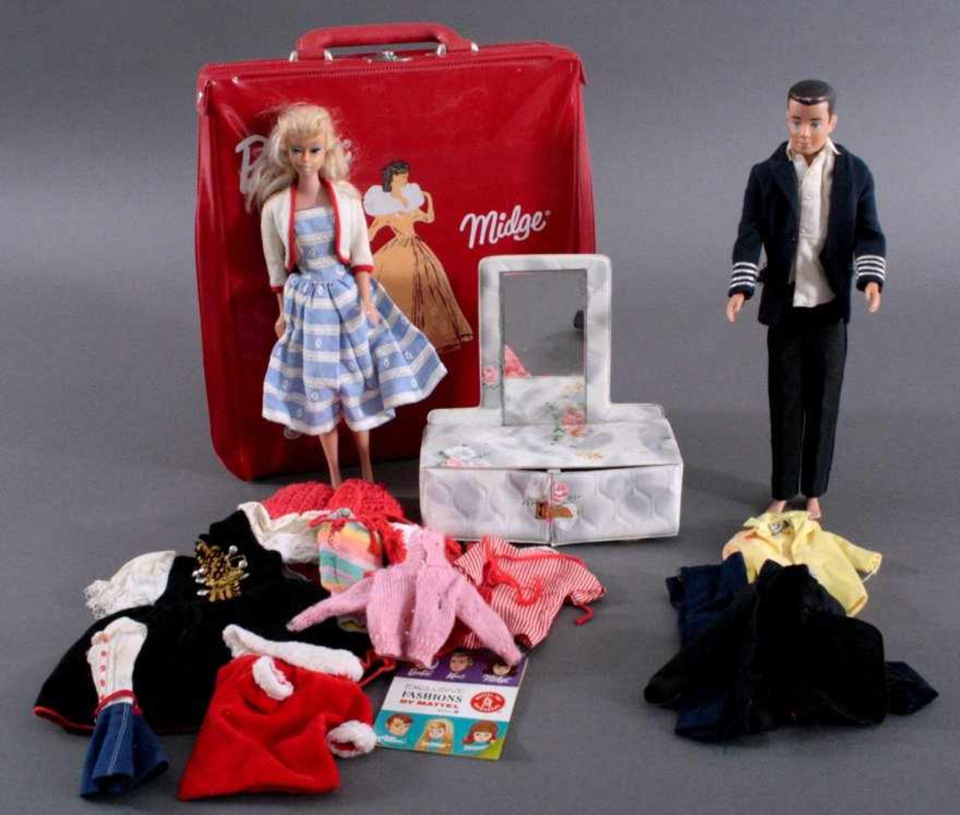 Spielzeug Barbie und Ken, 60er Jahregemarkt Mattel, Japan, 2 Puppen in Original Barbie-Koffermit