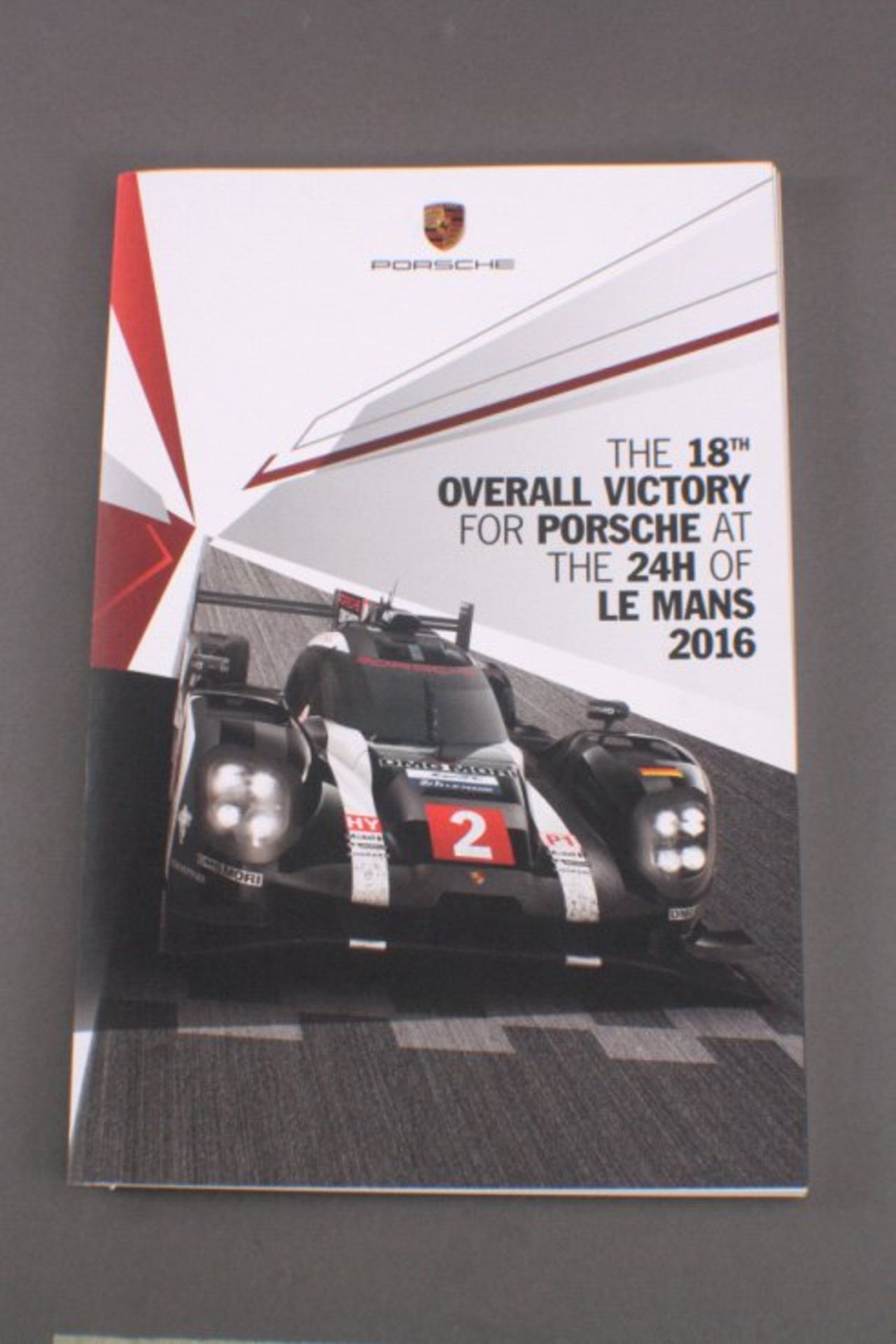 Porschekalender mir original Unterschrift von Timo BernhardThe 18 th overall victory for Porsche