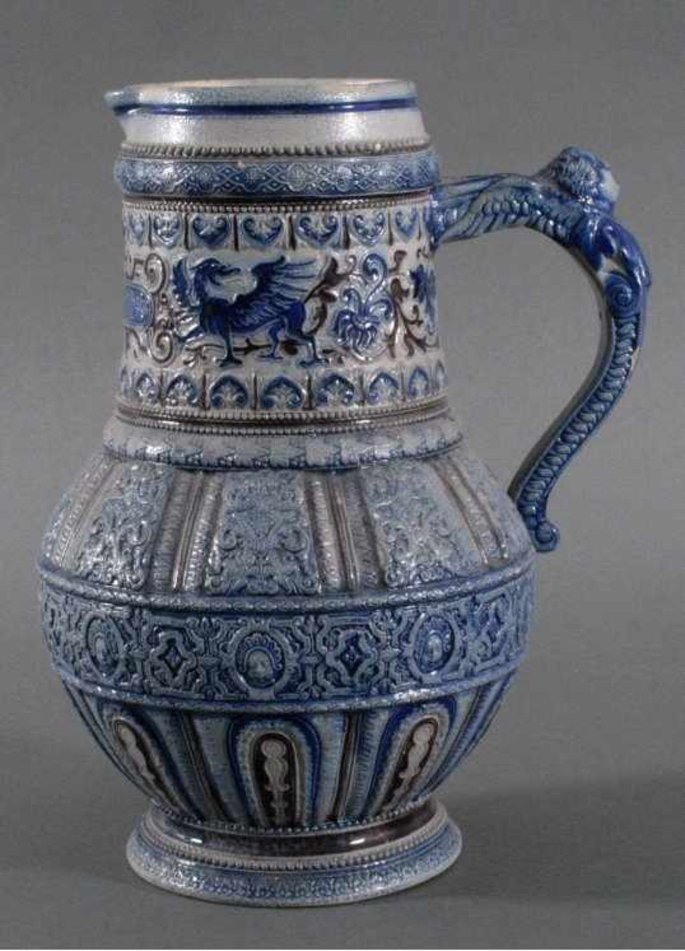 Steinzeug-Krug, wohl Westerwälder Keramik um 1900Grauer Scherben, Salzglasiertes Steinzeug, blau und