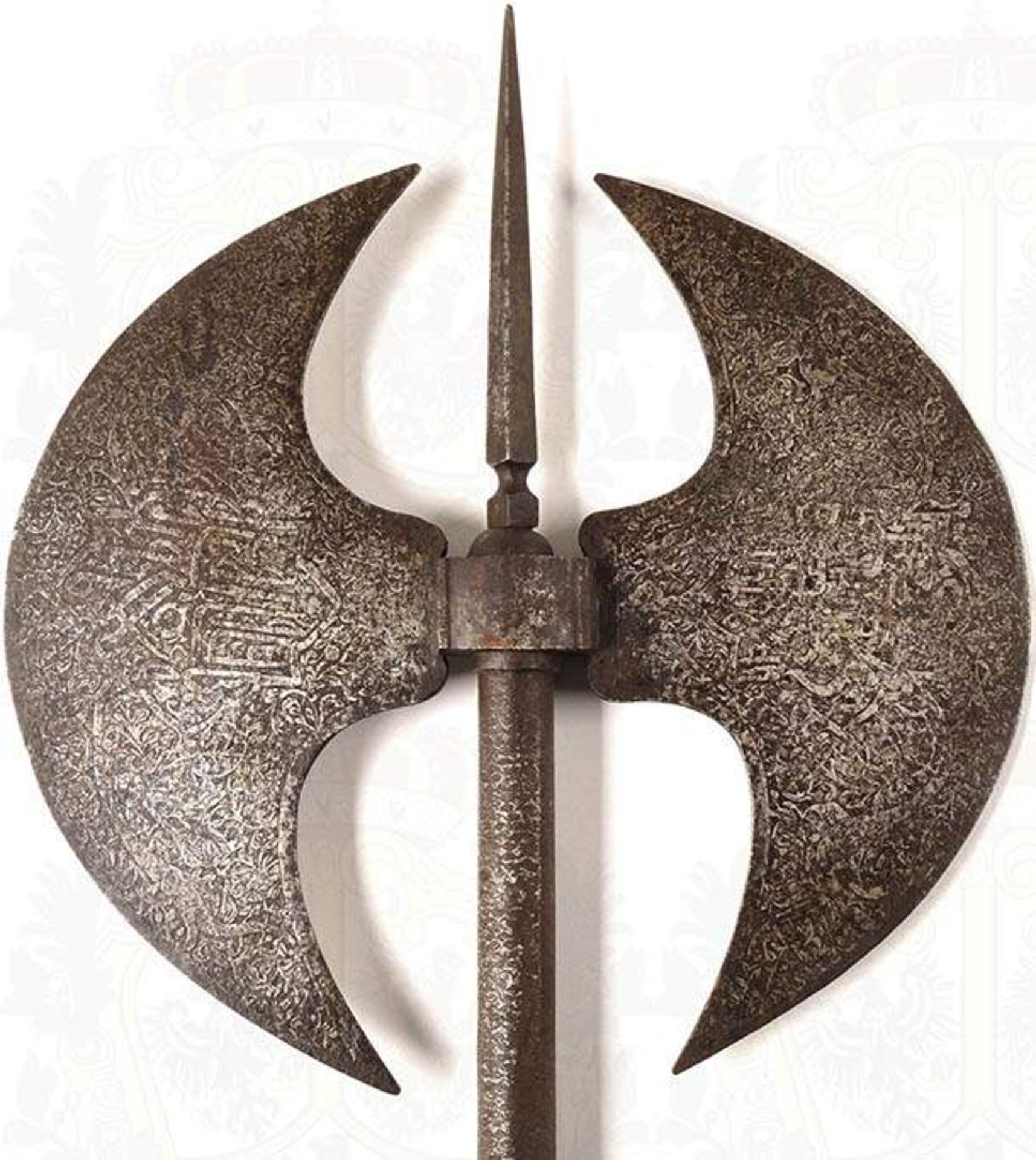 DOPPELAXT, Persien/Aserbaidshan 19. Jh., alle Teile Eisen, halbmondförmige Klinge m. beidseitig - Bild 2 aus 4