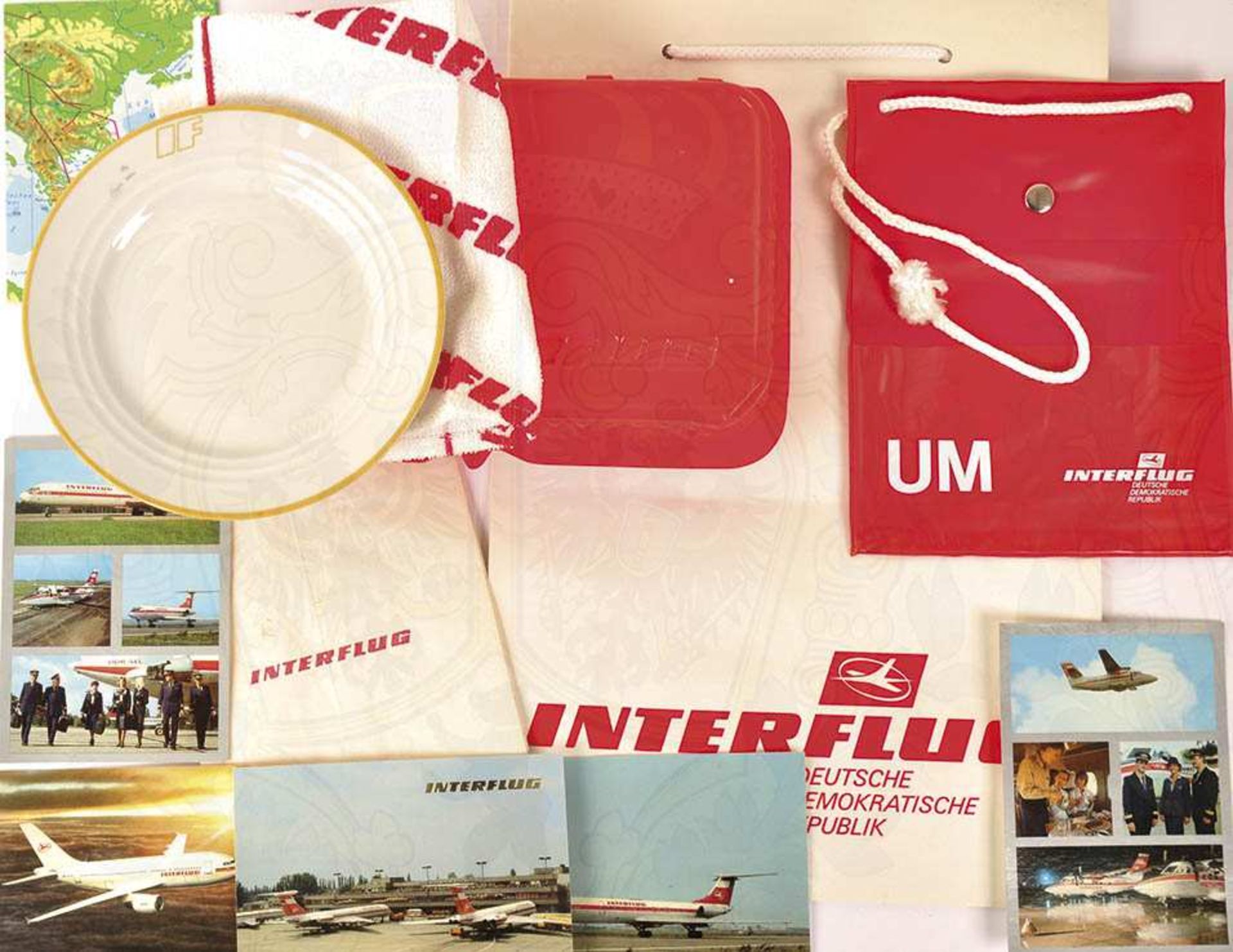 INTERFLUG, EINE NICHT MEHR EXISTIERENDE AIRLINE: Bordhandbuch mit weiss/rotem IF-Emblem;