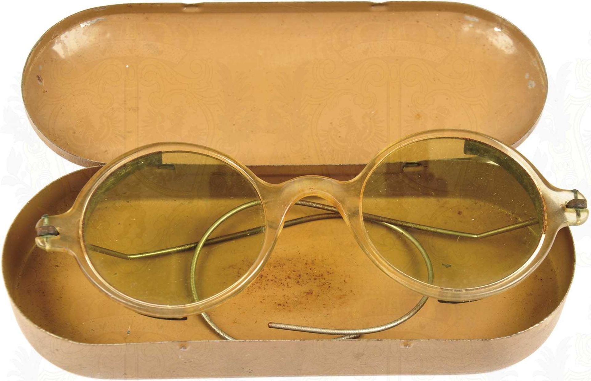 SCHUTZBRILLE, leicht getönte Gläser, m. flexiblen Bügeln, in olivfarb. Metallbox, um 1940 < 974165F,