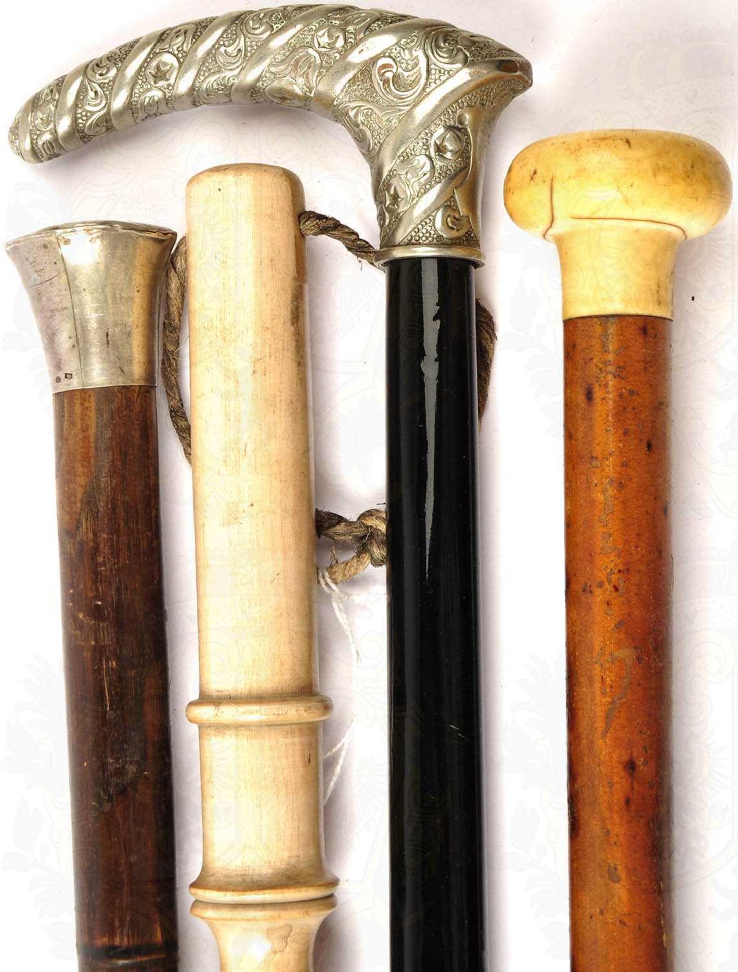 4 GEHSTÖCKE, versch. Holzsorten, 1x gedrechselt, L. 75-90 cm, 2 vernickelte Knäufe, davon jew. 1x - Bild 2 aus 2